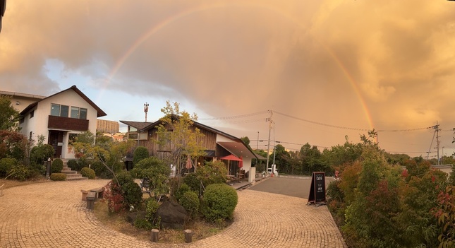 彩都モデルハウスに 丸い 虹